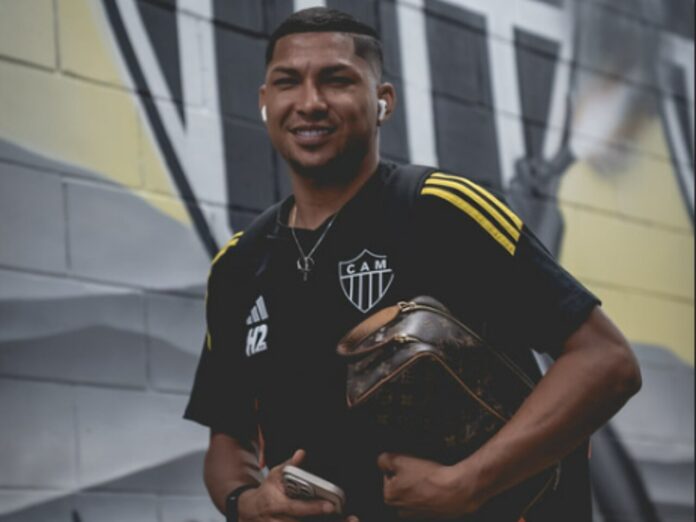 Rony em chegada na Arena MRV (Foto: Pedro Souza/Atlético)