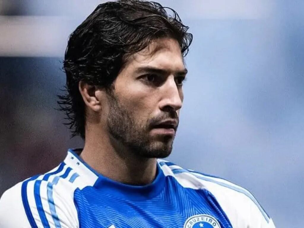 Lucas Silva pelo Cruzeiro (Foto: Gustavo Aleixo/CEC)