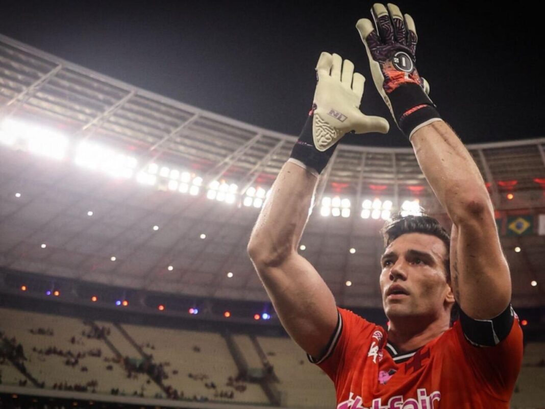 A declaração de Léo Jardim direcionada ao elenco do Vasco