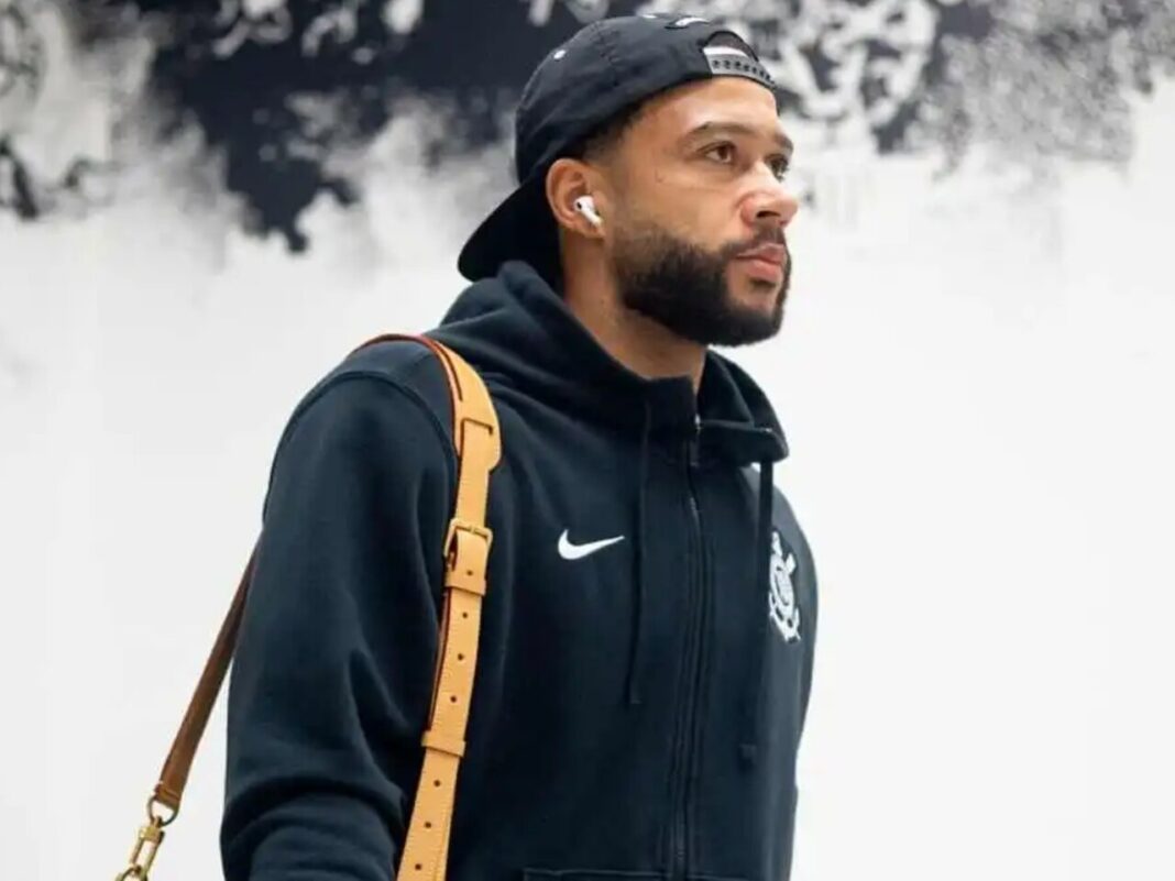 Atitude de Memphis Depay em Santos x Corinthians gera revolta dos torcedores