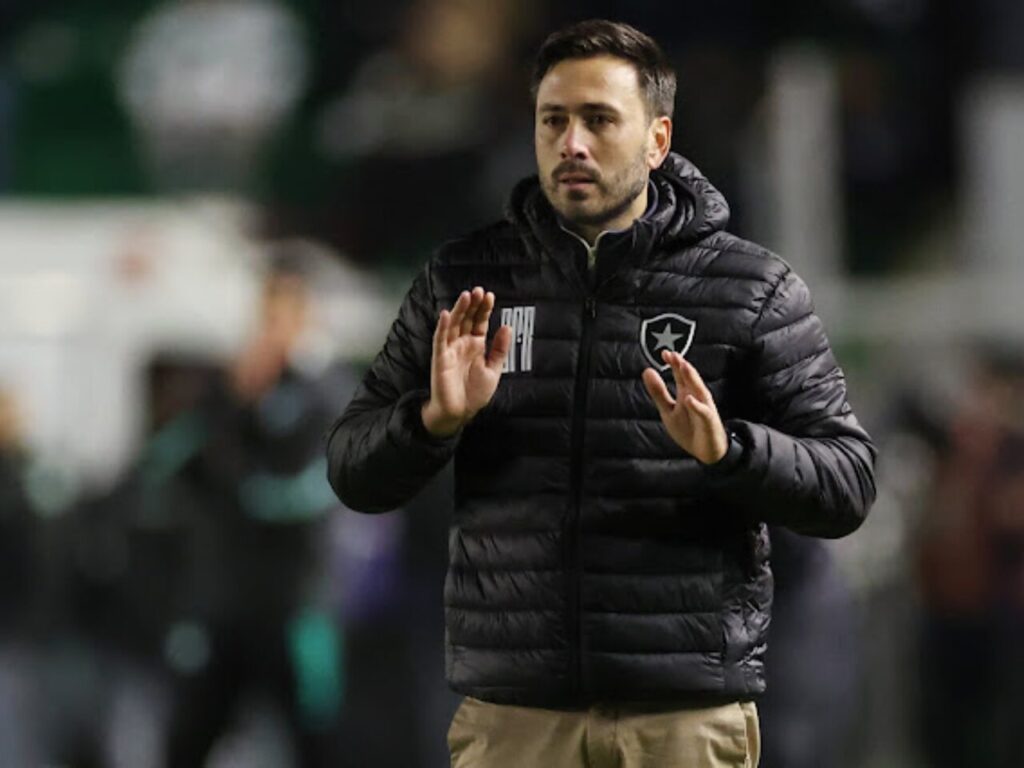 Davide Ancelotti à beira do campo (Foto: Vitor Silva/Botafogo)