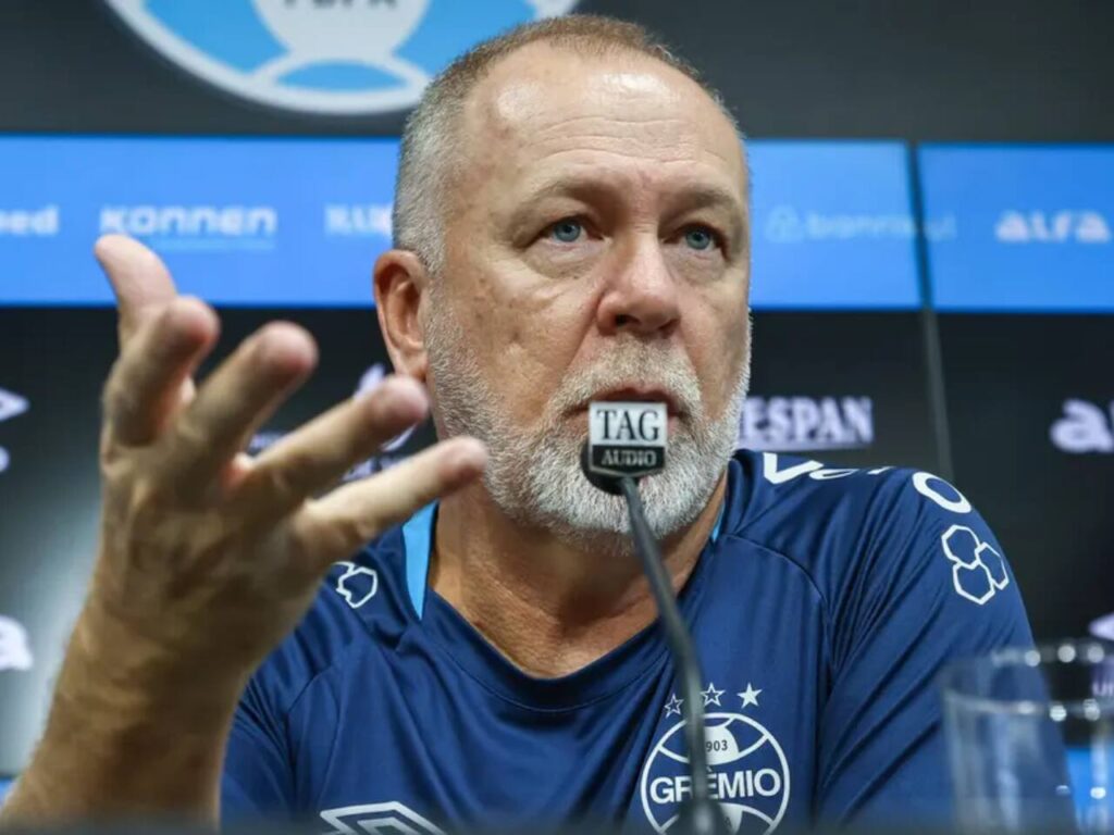 Mano Menezes em coletiva (Foto: Lucas Uebel/Grêmio)