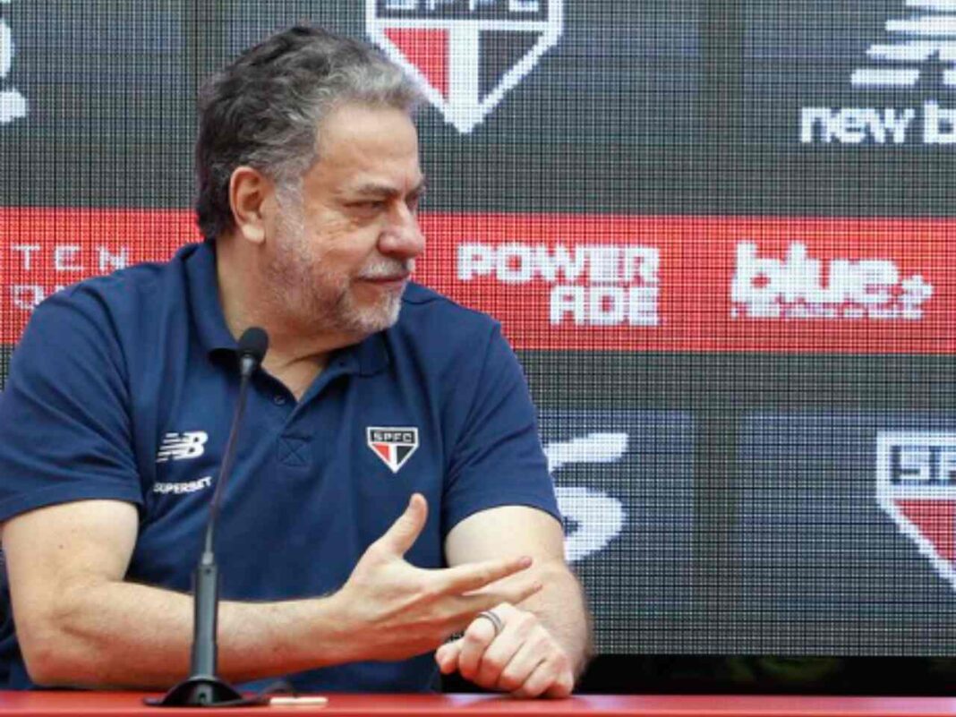 Presidente do São Paulo dispara contra arbitragem e vai à CBF após derrota para o Palmeiras