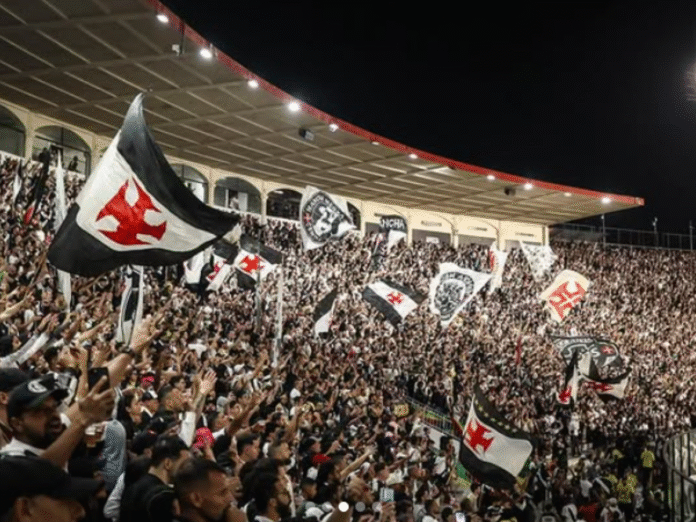 torcida do Vasco em São Januário (Foto: Dikran Sahagian | Vasco Da Gama)