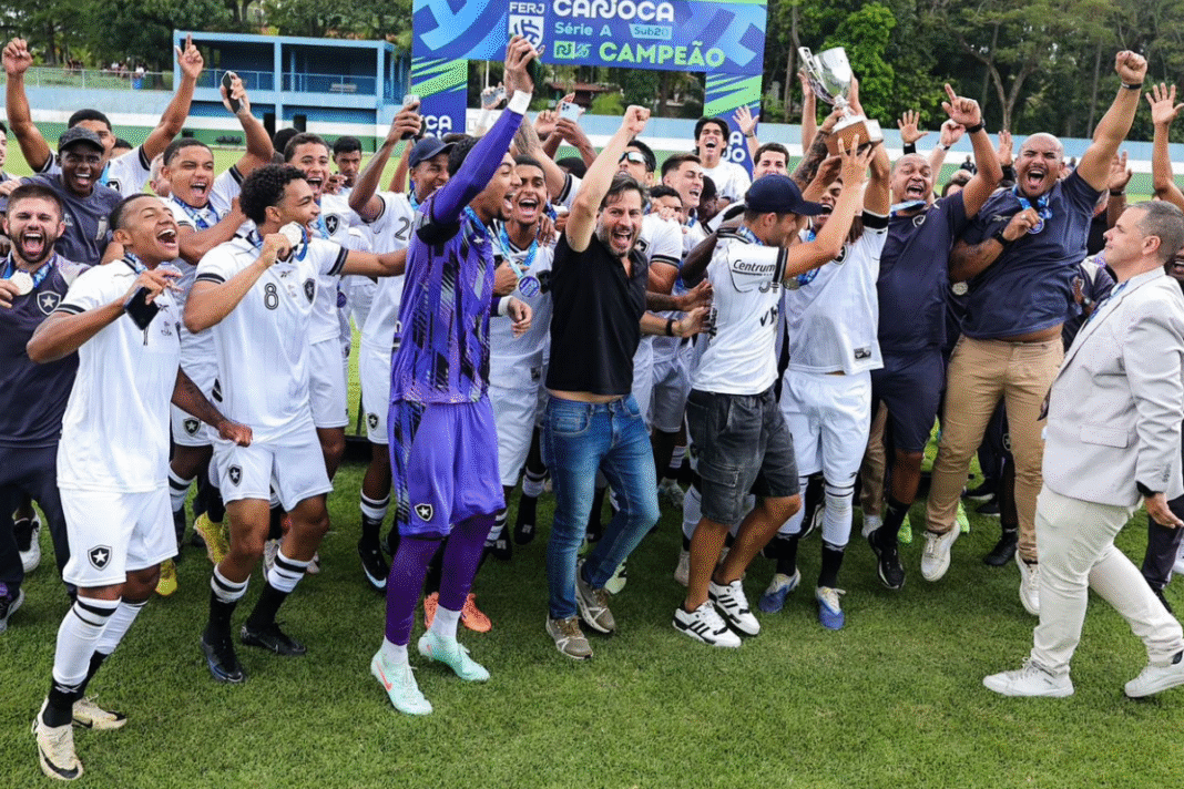 Título do Botafogo sobre o Vasco acaba em pancadaria; vídeo