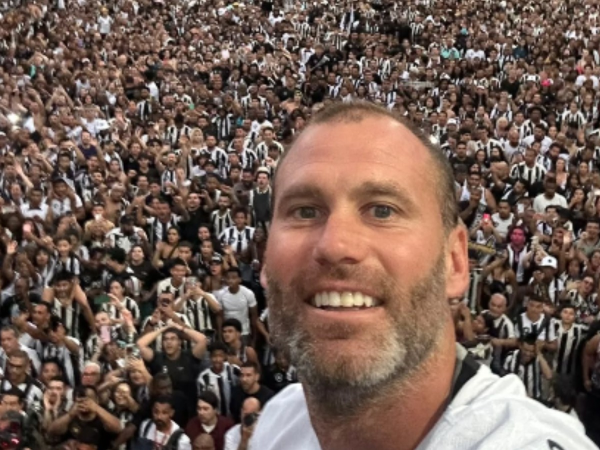 Joel Carli pelo Botafogo