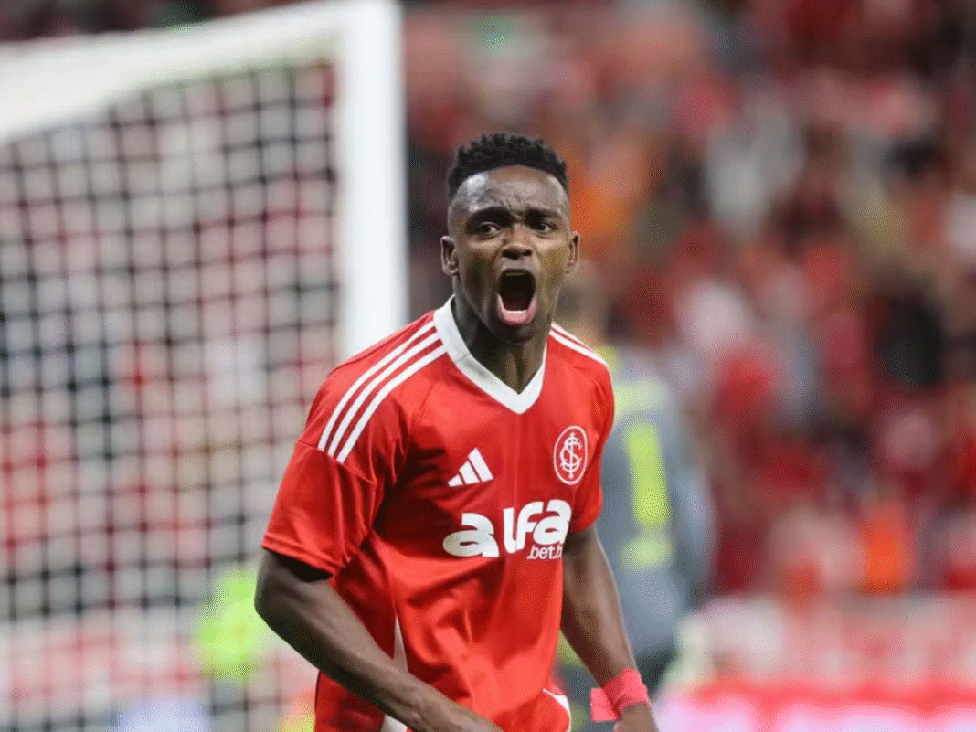 Internacional toma decisão importante sobre futuro de Carbonero