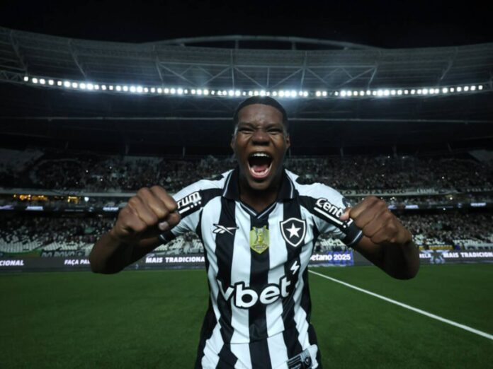 Kadir se destaca em vitória do Botafogo