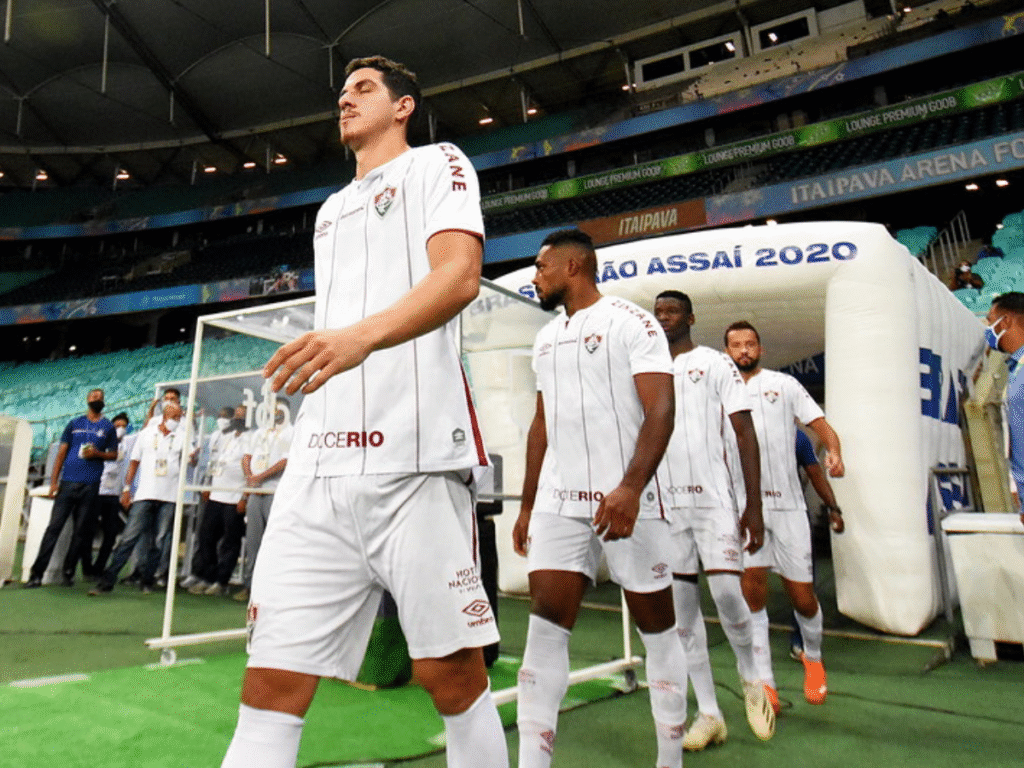 Nino em ação pelo Fluminense