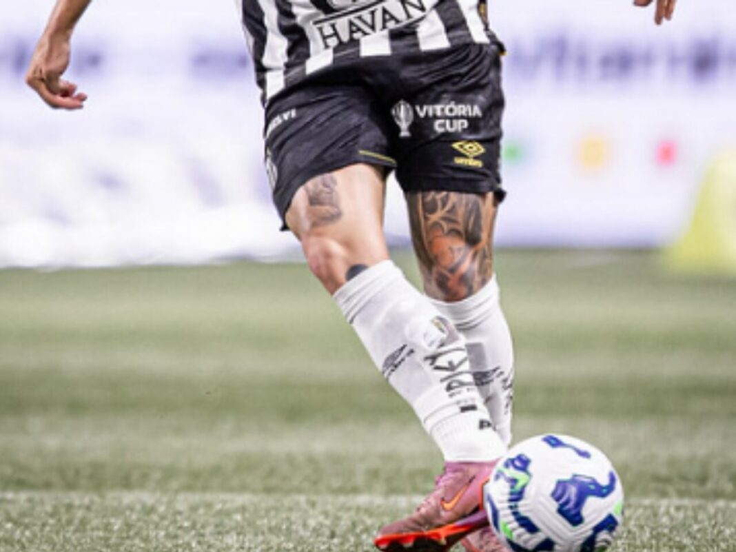 Lateral-esquerdo do Santos sofre lesão e não deve mais jogar em 2025