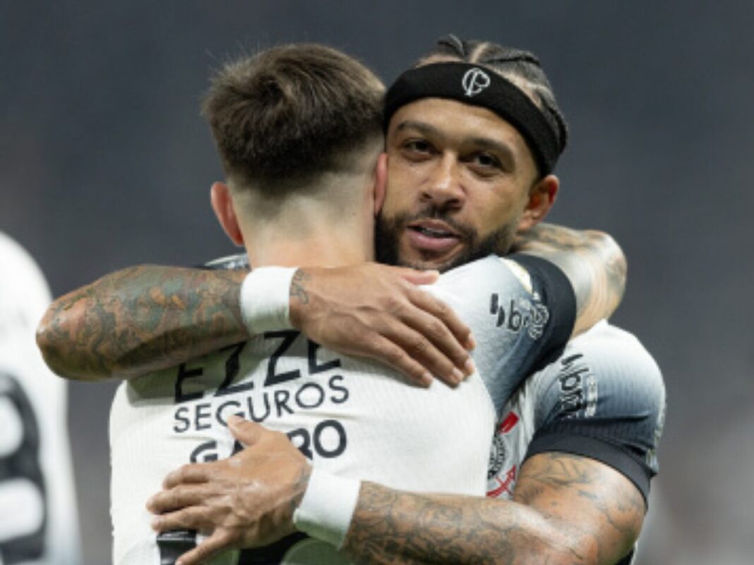 Ídolo do Corinthians revela atrito entre Depay e Rodrigo Garro