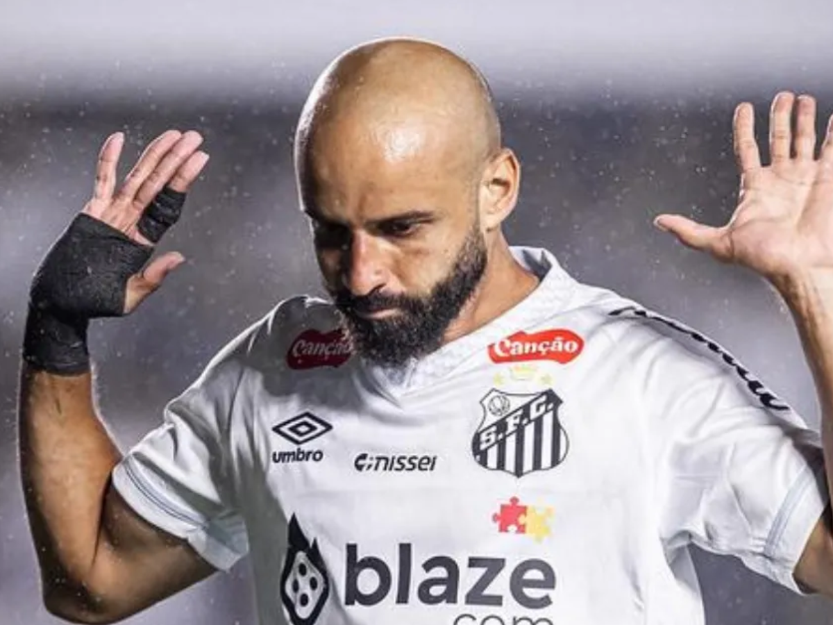 Thaciano em ação pelo Santos