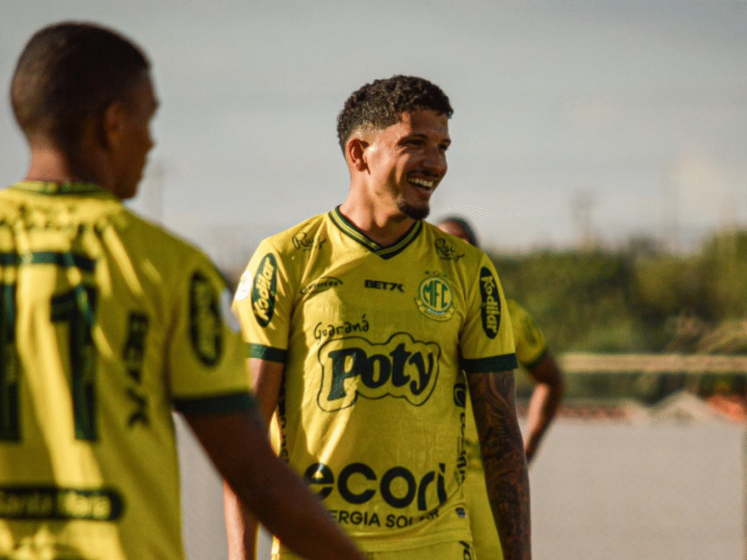 Yuri Lima, ex de Iza, retorna aos gramados e é anunciado por time de São Paulo