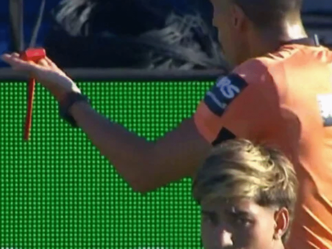 Árbitro leva martelada de torcedor durante jogo na Argentina