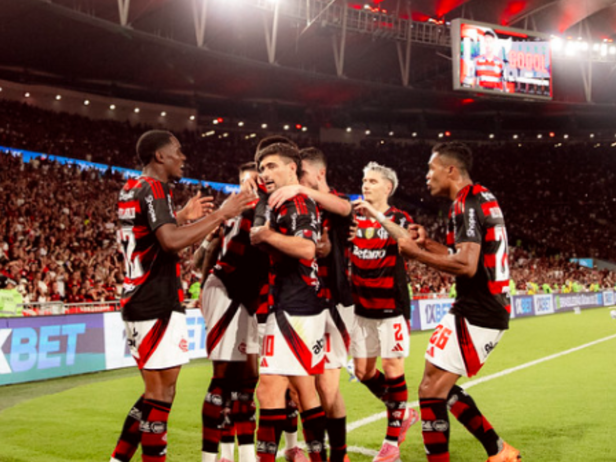 elenco do Flamengo comemorando