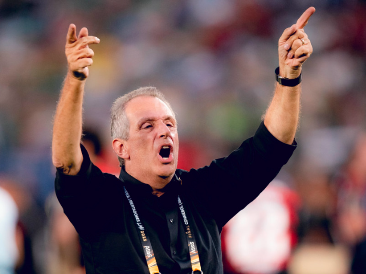 Bap, presidente do Flamengo, comemorando título da Libertadores
