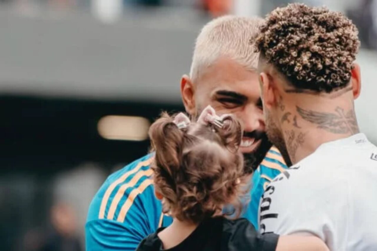 Gabigol e Neymar em reencontro na Vila Belmiro