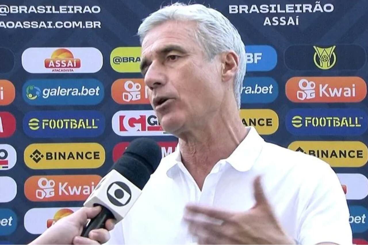 A pedido de Luís Castro, Grêmio mira contratação de ídolo do Palmeiras