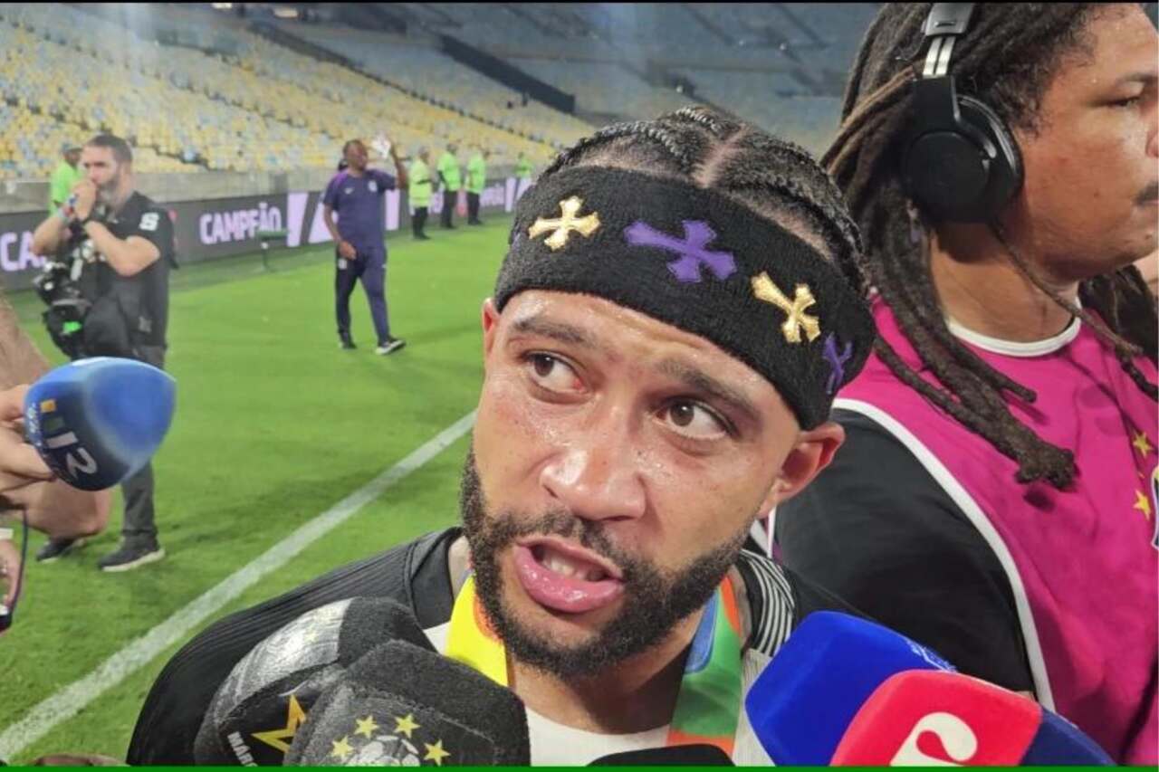 Depay manda forte recado após titulo do Corinthians: “Este clube precisa crescer…”