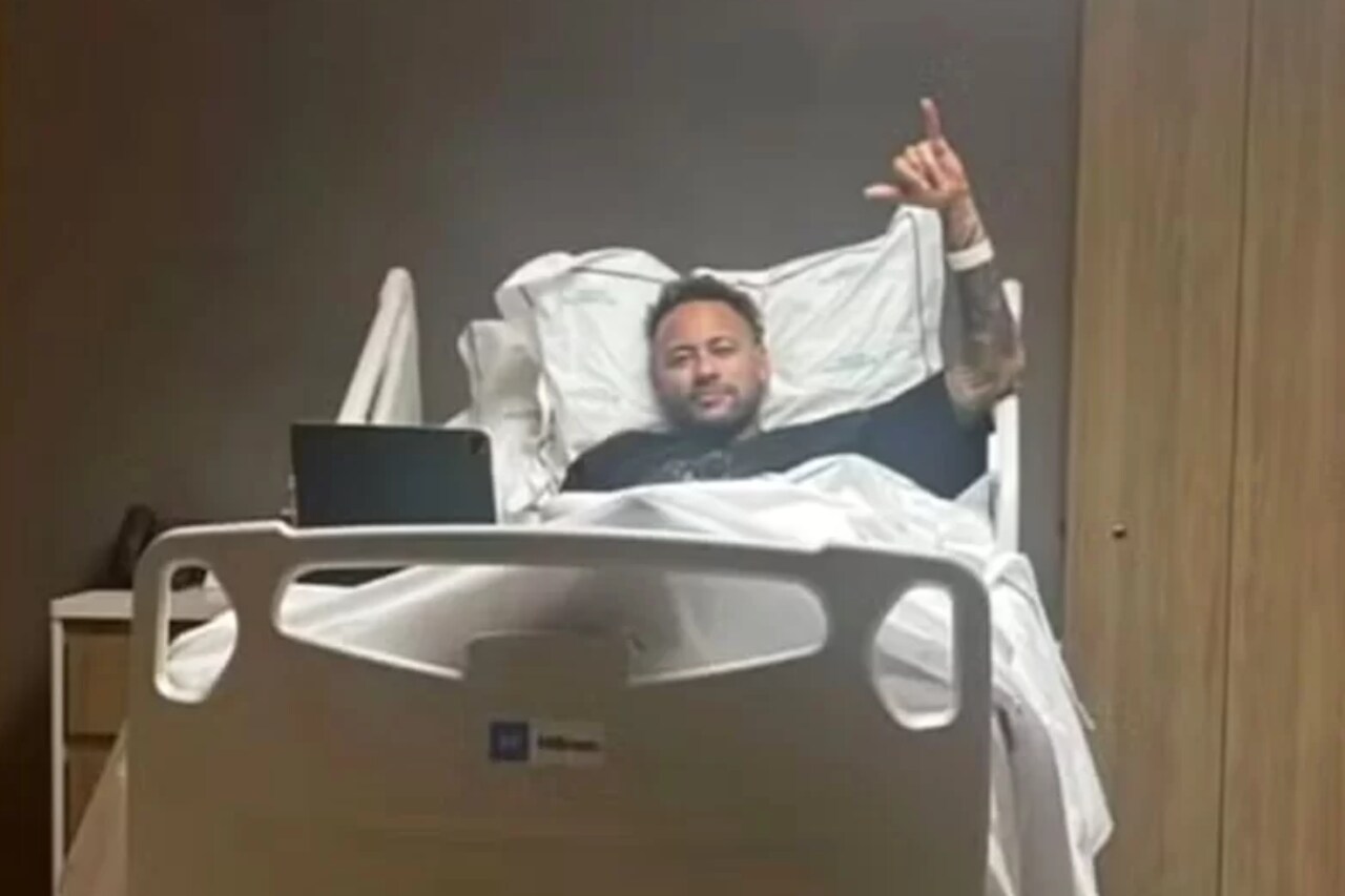 Em seu Instagram, Neymar compartilha foto internado