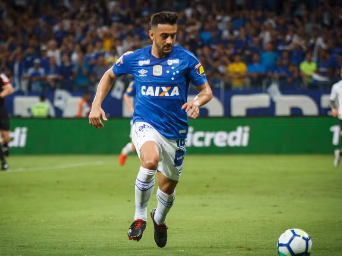 Robinho em ação pelo Cruzeiro