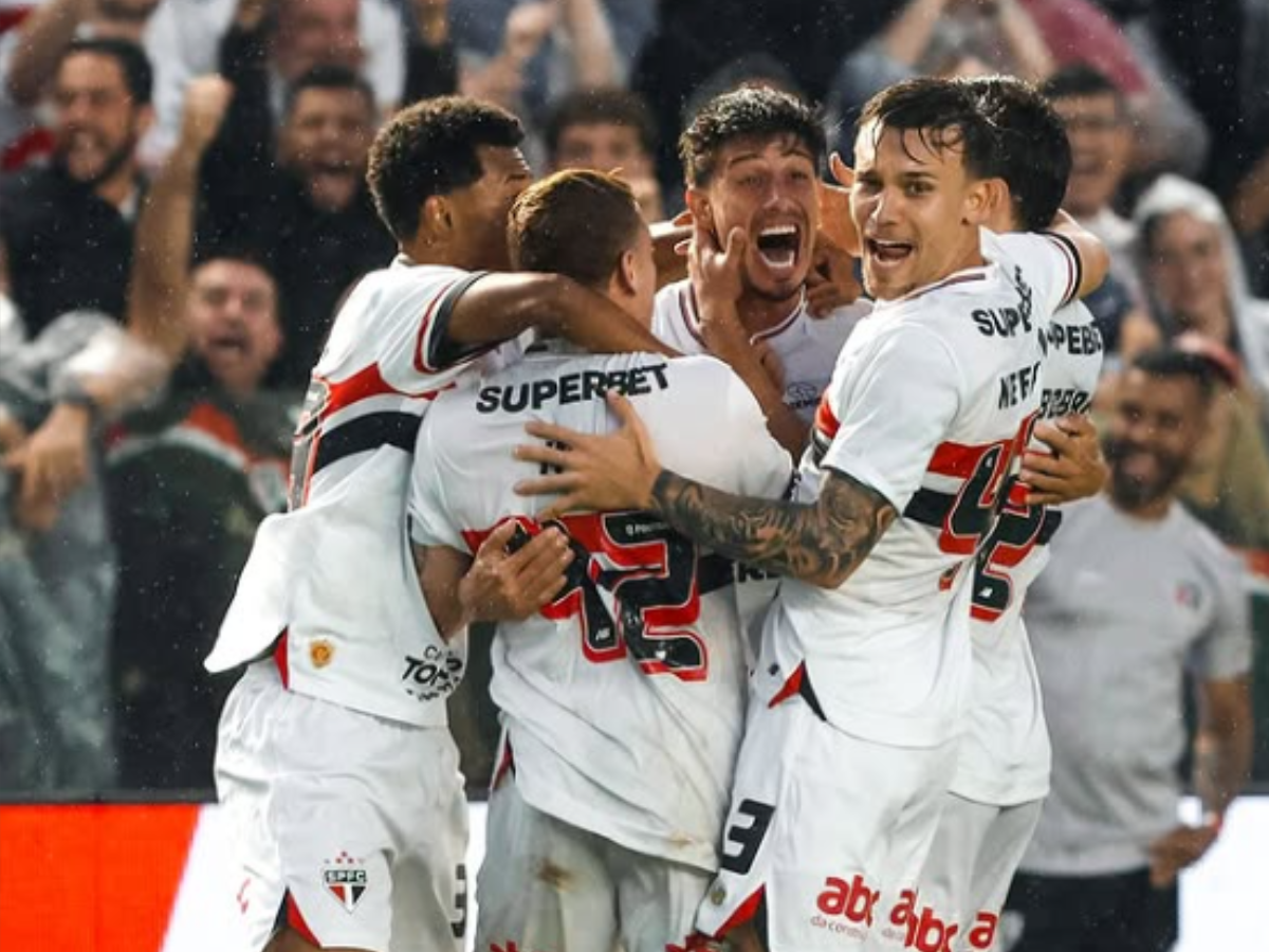 Vai sair? Zagueiro tem futuro indefinido no São Paulo