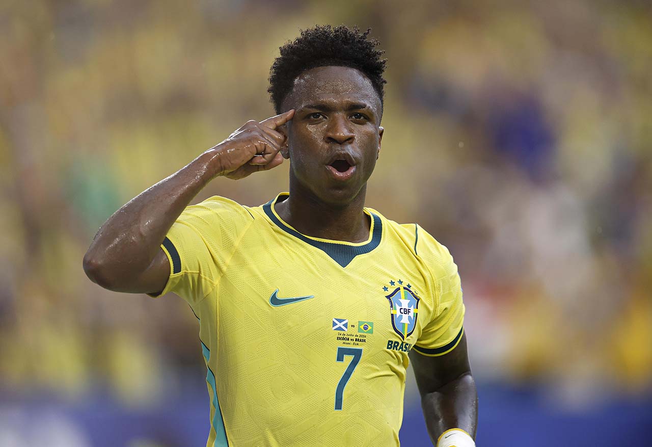 Vini Jr após marcar um gol pelo Brasil (Foto de Rafael Ribeiro-CBF)