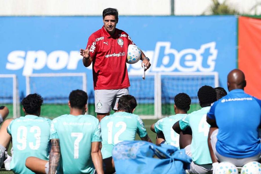 Saídas para o Cruzeiro e para o exterior: o mercado da bola do Palmeiras