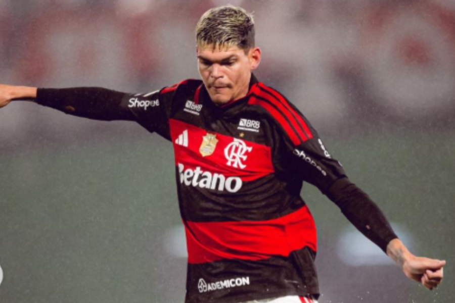 Ayrton Lucas é sincero sobre sua atuação em Flamengo x Chapecoense
