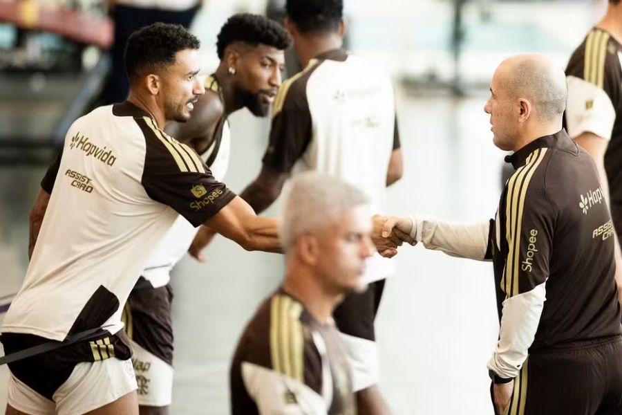 Danilo abre o jogo sobre relação de elenco do Flamengo com Leonardo Jardim