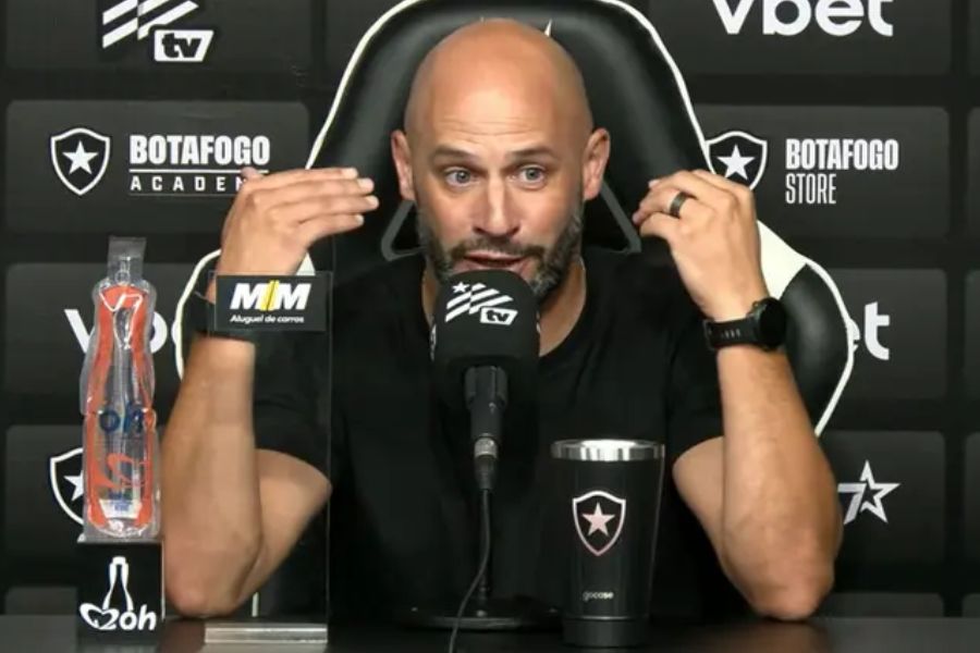 Apresentador da Rede Globo ironiza Franclim Carvalho, técnico do Botafogo