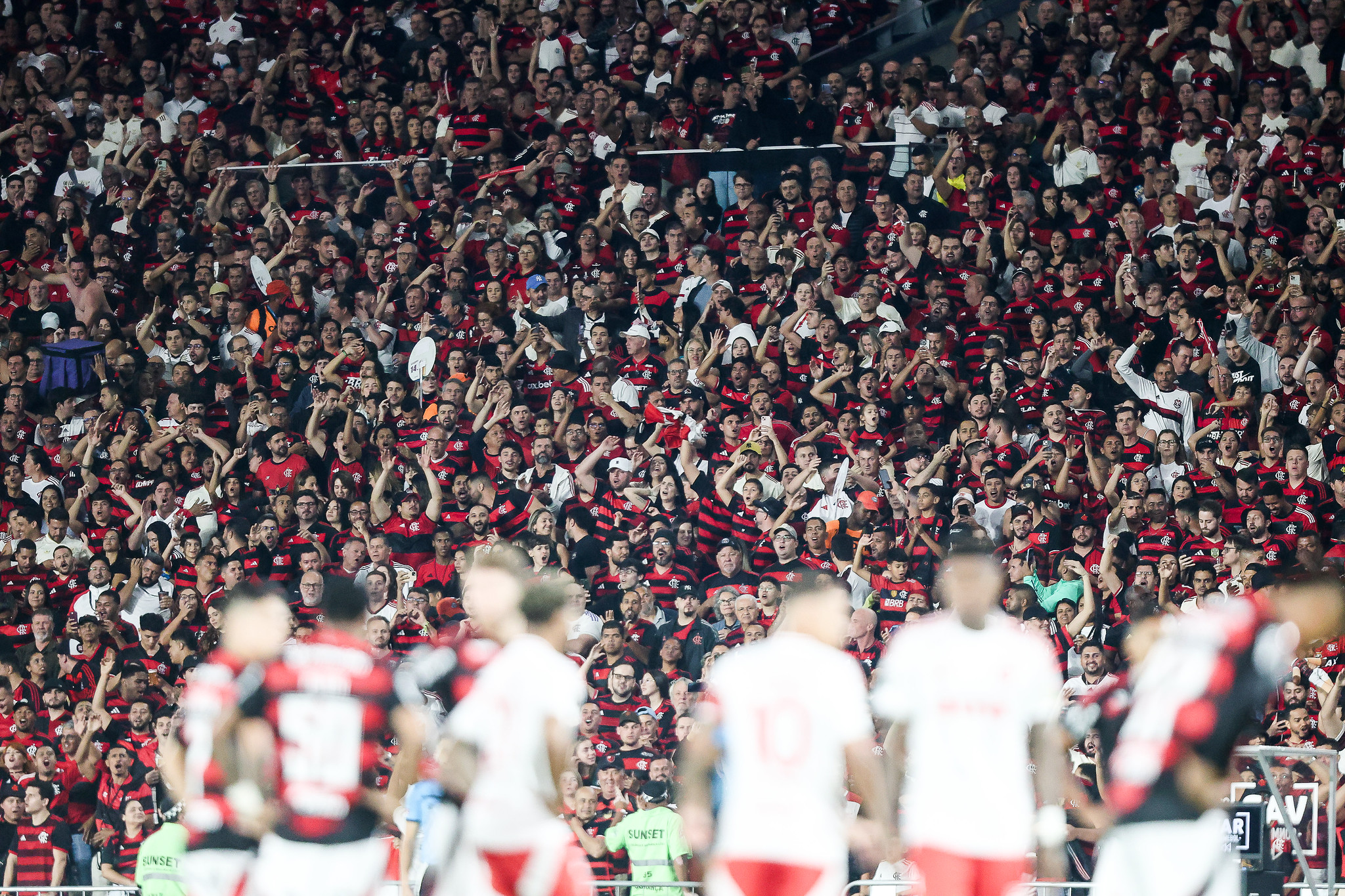 Internacional contrata dois nomes que passaram pelo Flamengo