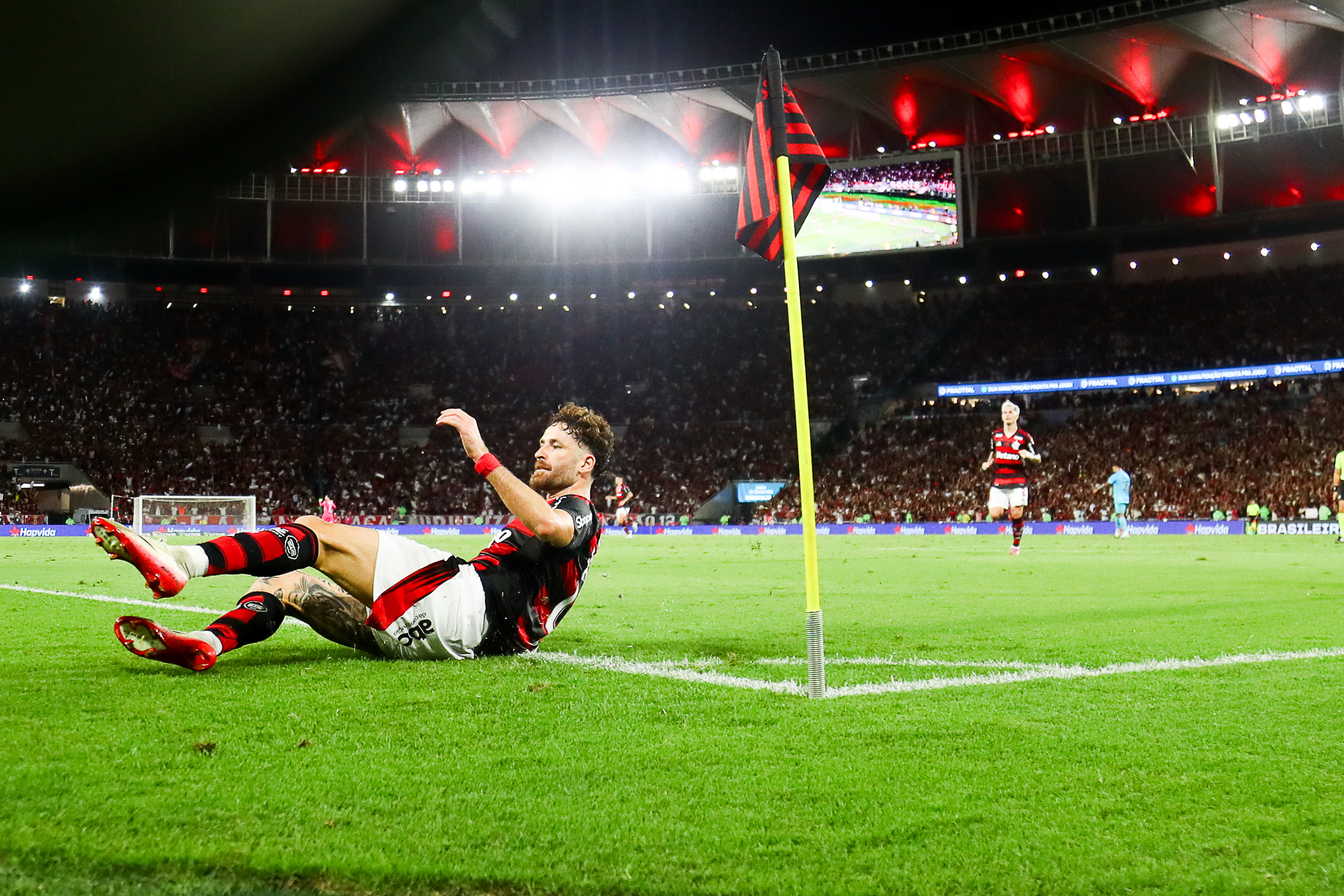 O pensamento da diretoria do Flamengo para o futuro de Léo Pereira