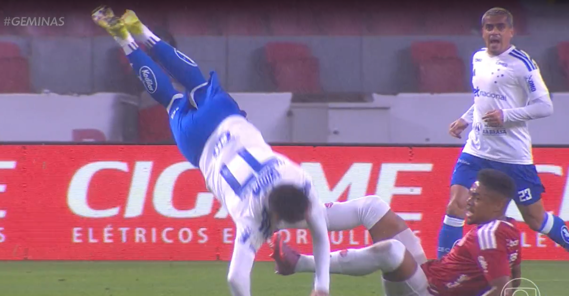 Com lesão de Gabriel Pec, Cruzeiro irá ao mercado em busca de substituto?