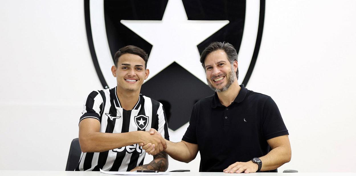É oficial! Atacante assina com o Botafogo até 2030