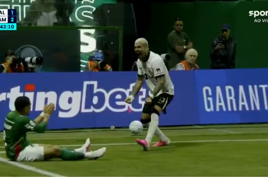 Vídeo: Vitor Roque alfineta Lyanco pelas redes sociais após Palmeiras x Atlético-MG