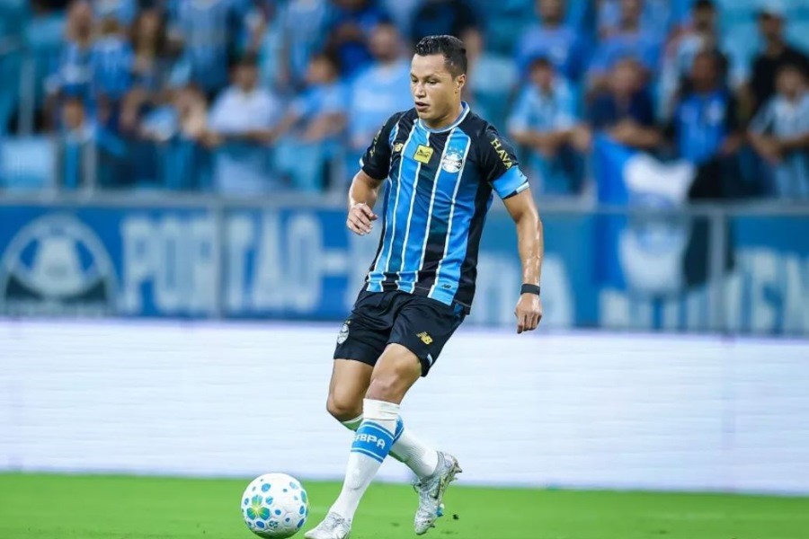 Marlon em ação pelo Grêmio