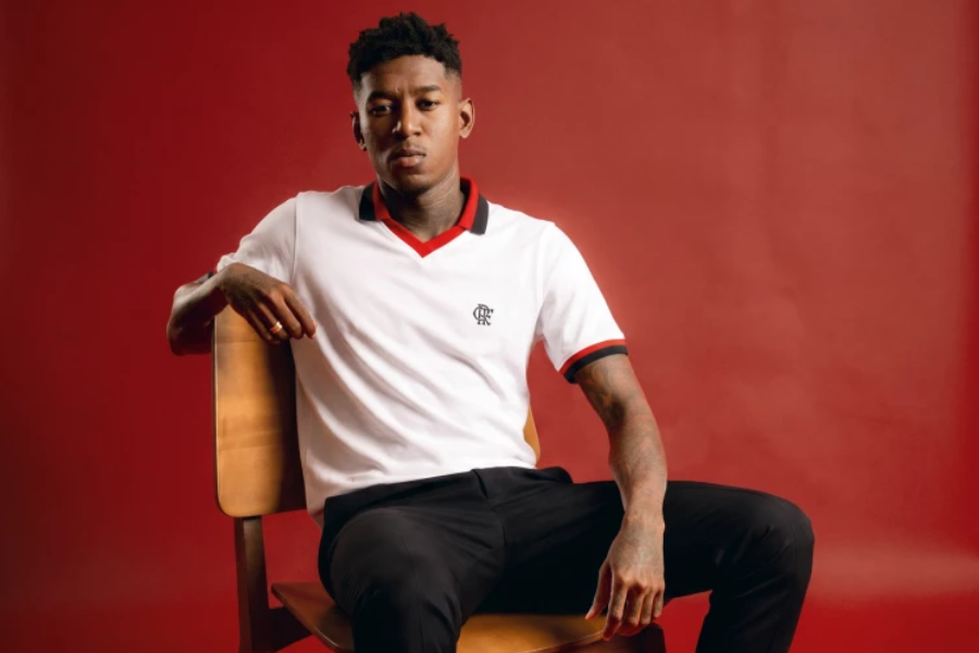 Flamengo divulga fotos de suas novas camisas