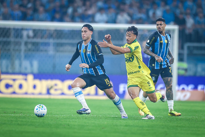 André Luís, do Mirassol, é sincero sobre lance polêmico contra o Grêmio