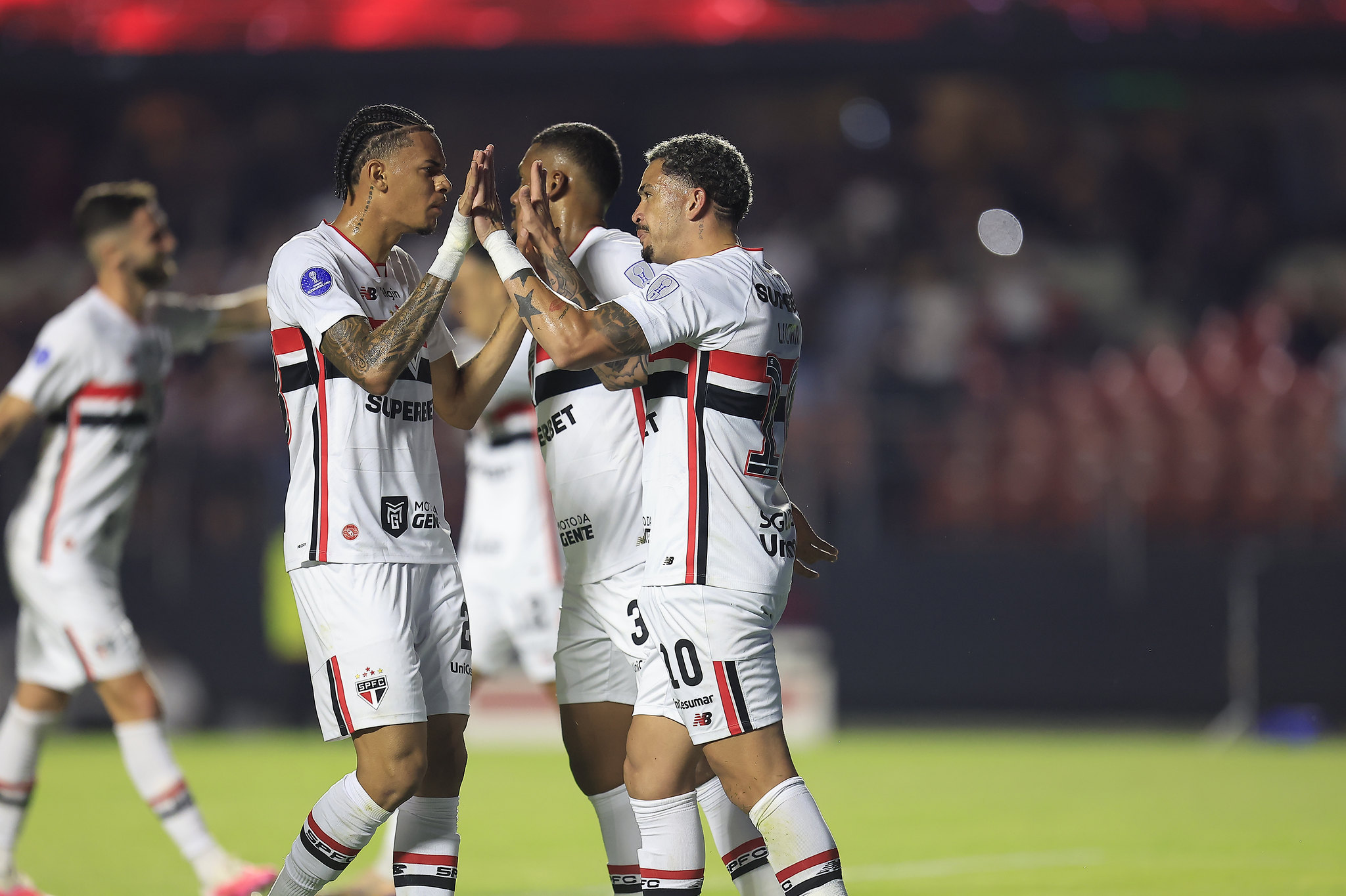 São Paulo elimina Bolívar. Foto: Rubens Chiri e Paulo Pinto/Saopaulofc