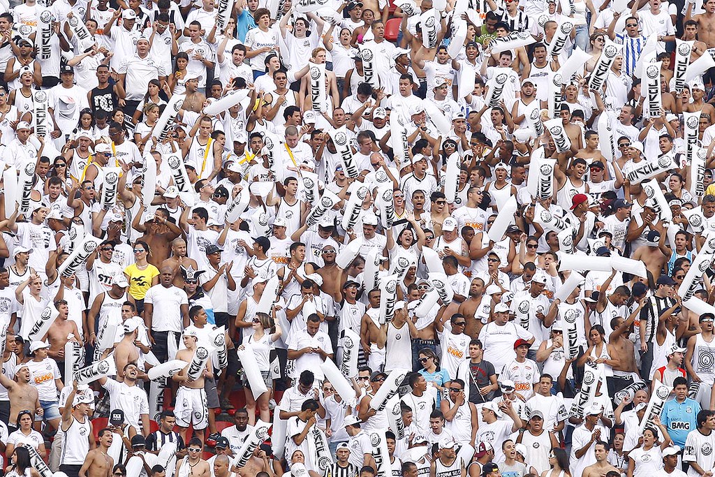A reação da torcida do Santos após jogo contra o Palmeiras