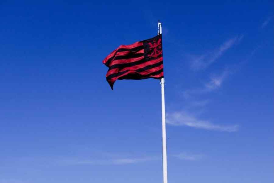 Titular na mira da Europa, acordo com empresa bilionária e atitude envolvendo o Cruzeiro: as últimas notícias do Flamengo