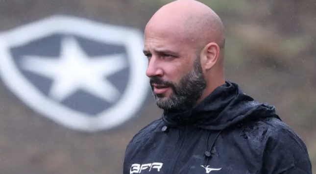 Franclim Carvalho receberá bolada em caso de demissão no Botafogo