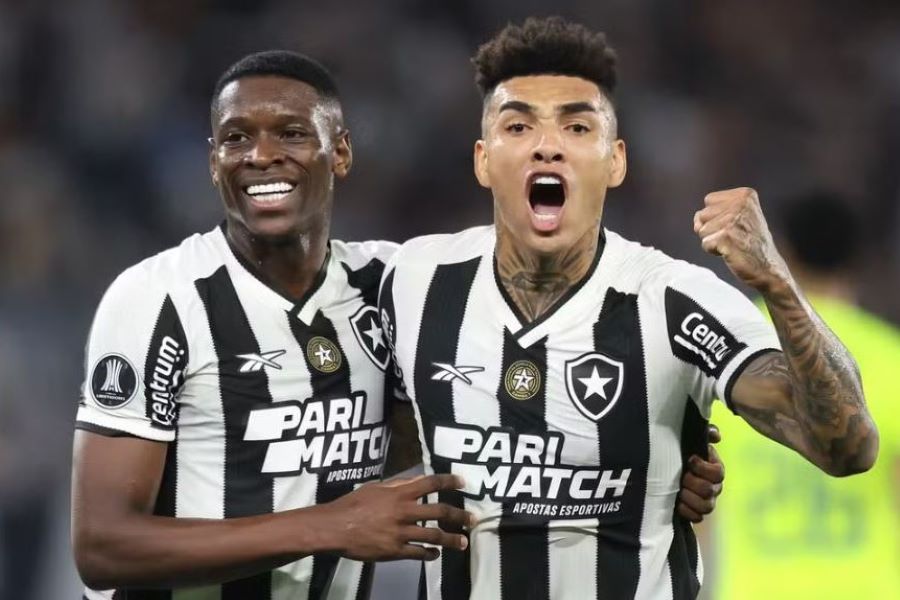 Luiz Henrique e Igor Jesus pelo Botafogo