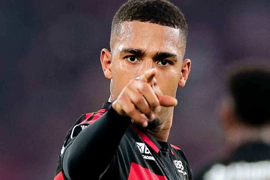 A declaração de Samuel Lino após deixar adversário no chão contra o Cruzeiro