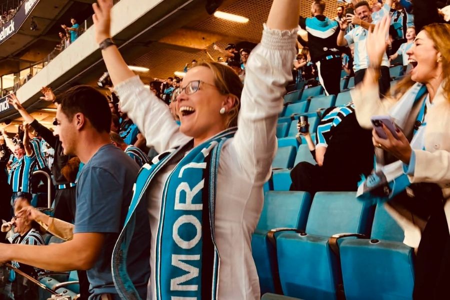 Vídeo: torcida do Grêmio faz a festa no estádio do Inter