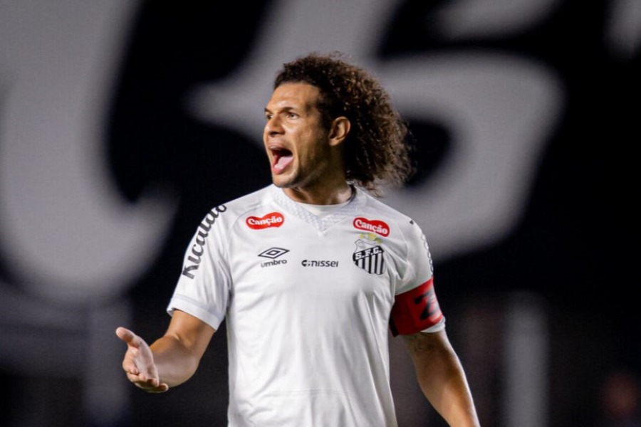 A declaração de Willian Arão sobre atuar como zagueiro no Santos