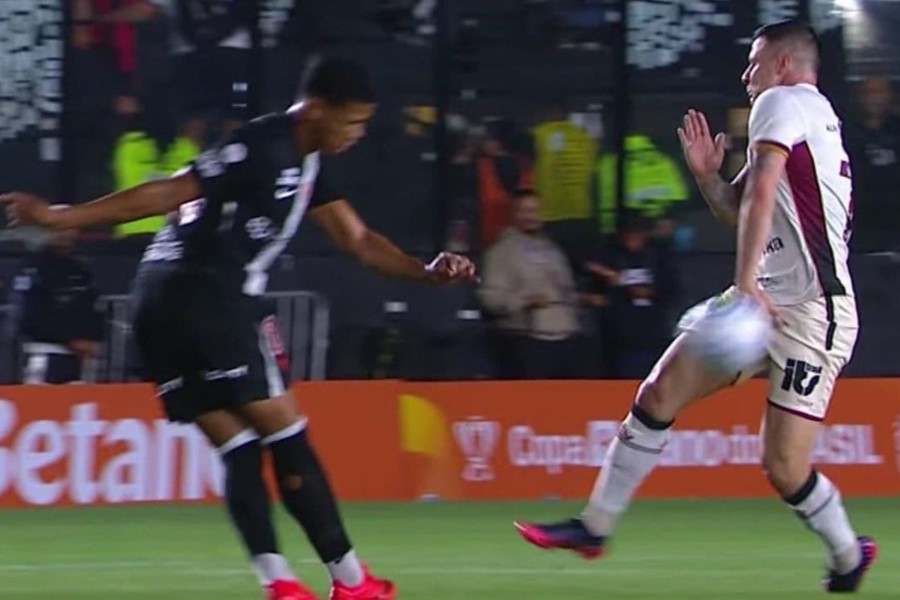 Barros é expulso e decisão gera polêmica em Vasco x Vitória