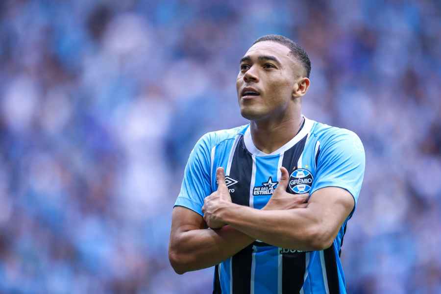 Carlos Vinicius recebe proposta e Grêmio ganha preocupação
