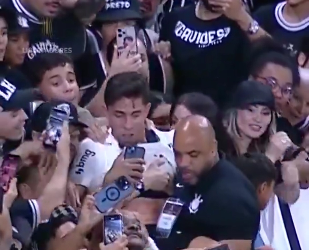 Vídeo: Gabriel Paulista precisa de ajuda para ser ‘resgatado’ da torcida do Corinthians